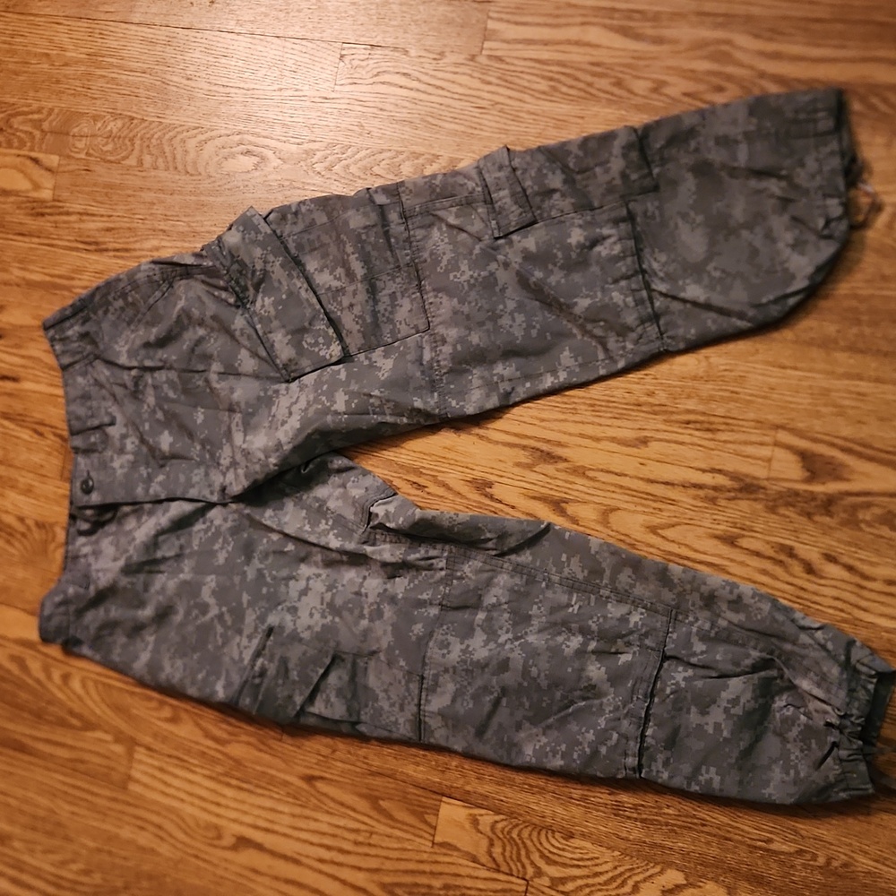 ARMY combat uniform pants Gray camouflage. Adjustable waist 31 to 35 inches
